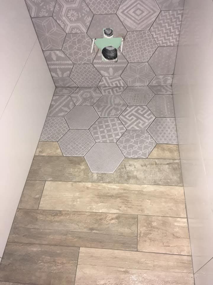 Faïence à motifs décoratifs