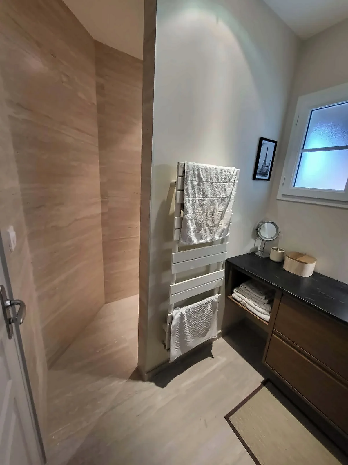 Entrée de douche carrelée, réalisation complète Guillet Carrelage