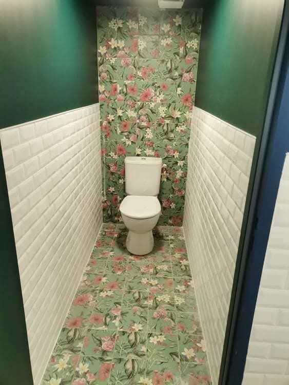 Faïence métro blanche et carrelage sol gris