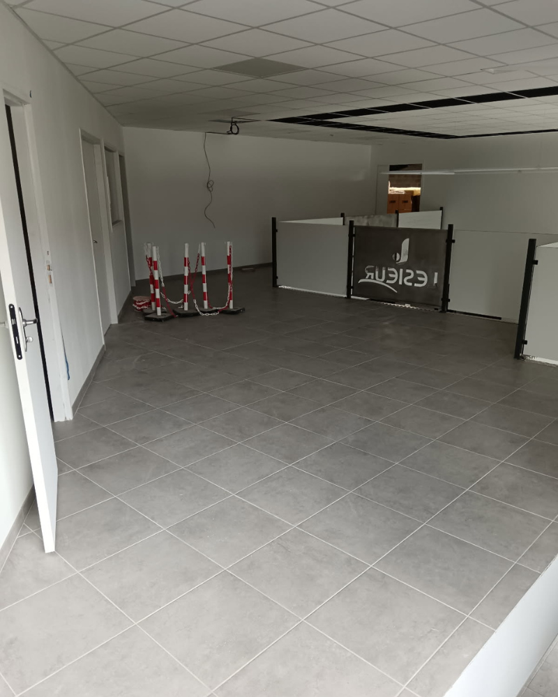 Carrelage et chapes pour commerces et bureaux